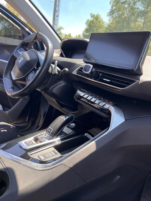 Продаю своє авто Peugeot 3008