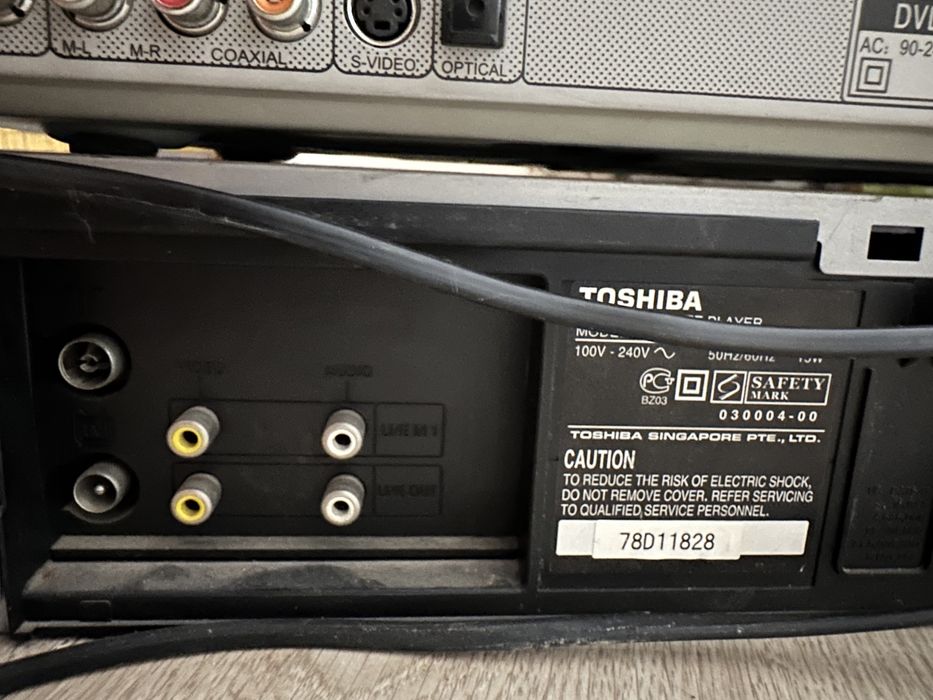 DVD 400грн і окремо відео-магнітофон 900грн