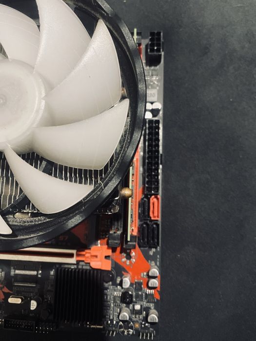 Копмлект пк в ідеальному стані