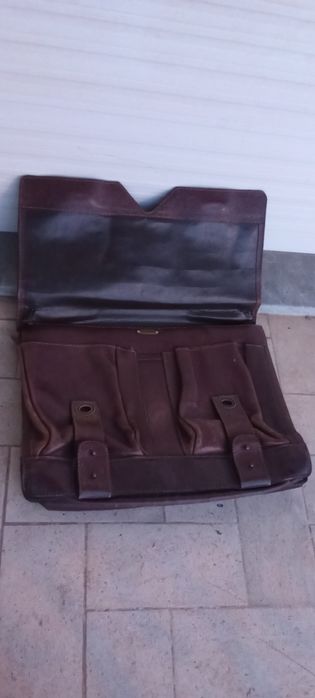 PASTA COURO DIPLOMATA. Com Divisões  Fechos