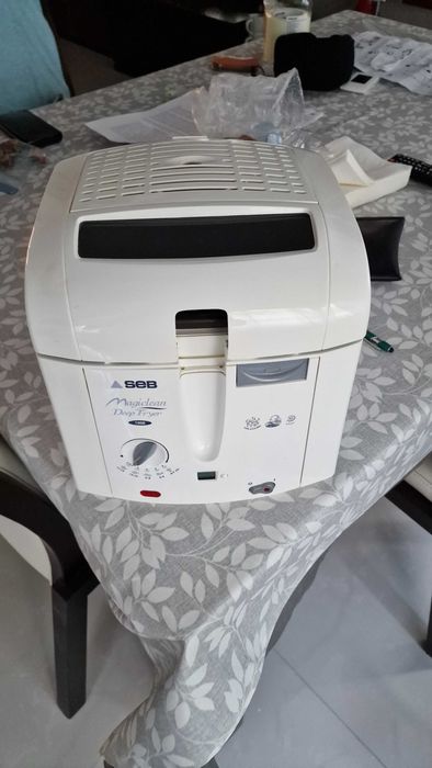 Fritadeira eléctrica marca Seb