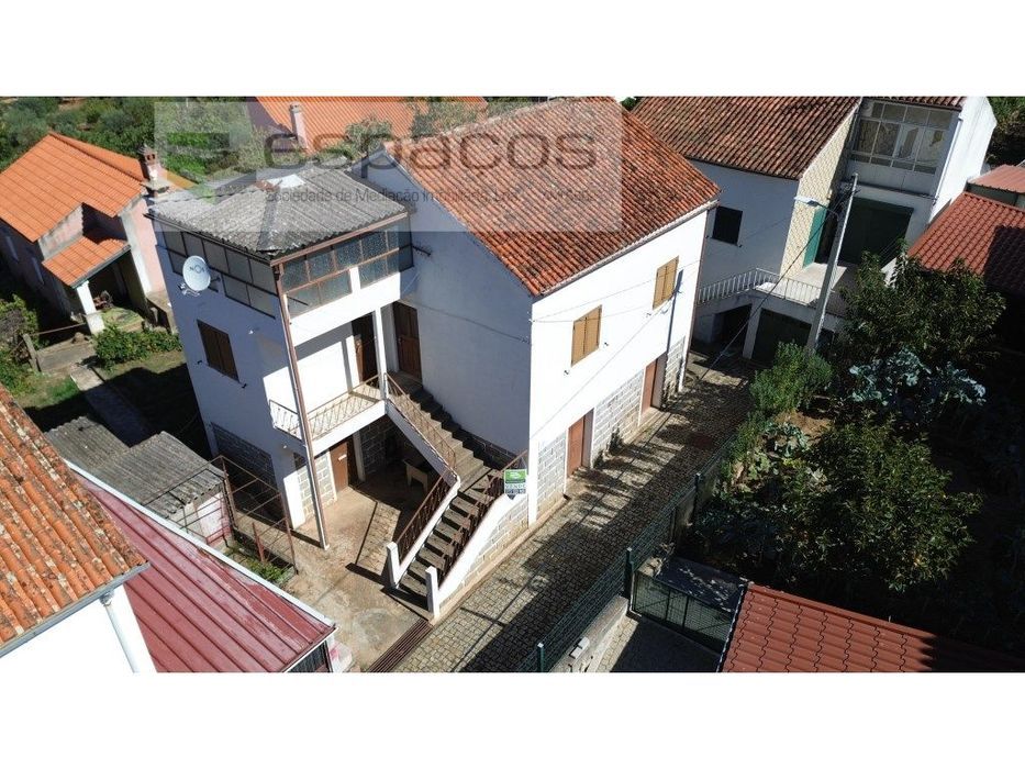 Moradia em Lavacolhos