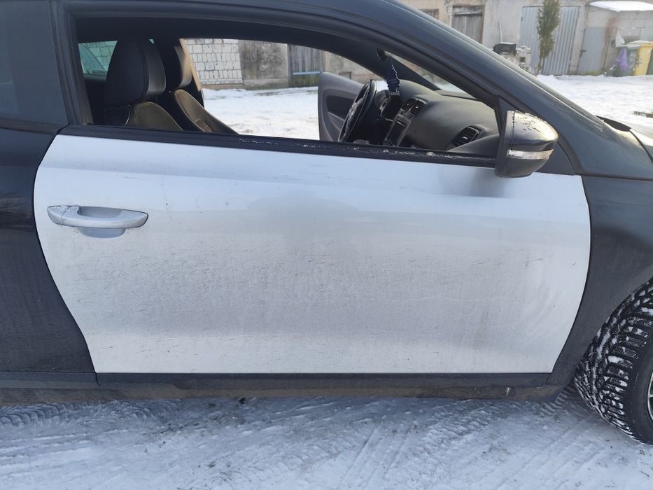 VW Scirocco 08-18. Drzwi prawe gołe bez szyby.