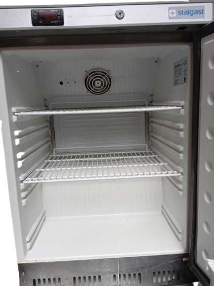 Mała lodówka/chłodziarka idealna do biura, na działkę czy do spiżarni.