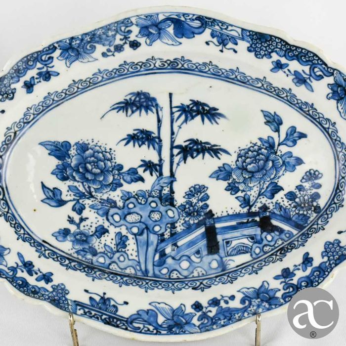 Travessa polilobada em porcelana da China, período Qianlong séc. XVIII