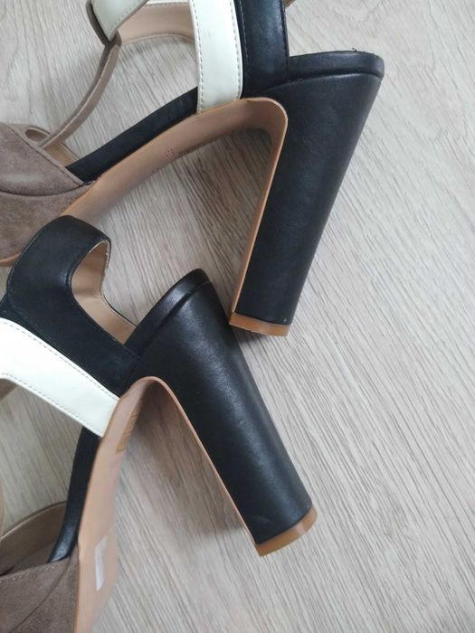 Sandały na platformie Luciano Barachini r.38