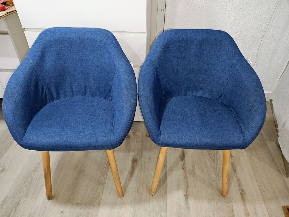 Conjunto de cadeiras almofadadas azul ganga