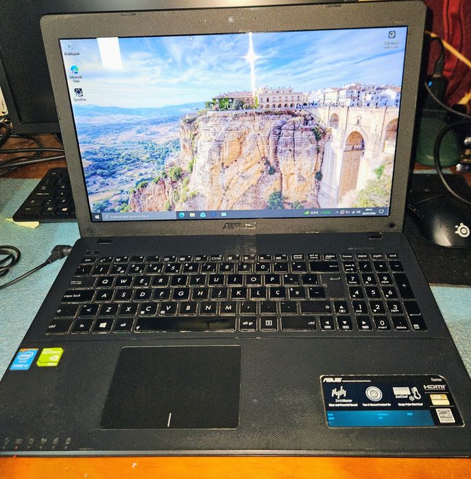 Asus X552L. I3-4010U.8gb DDR3.ssd 120gb.