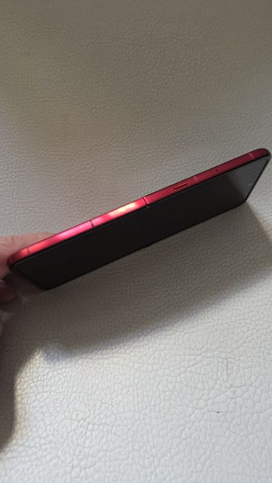 Motorola Razr 60 Ultra – Estado Irrepreensível – Apenas 38 Ciclos – Full Box
