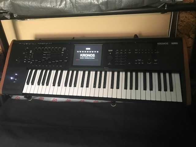 コルグ　クロノス　KORG KRONOS 61 ジャンク KORG KRONOS 61 コルグクロノス61