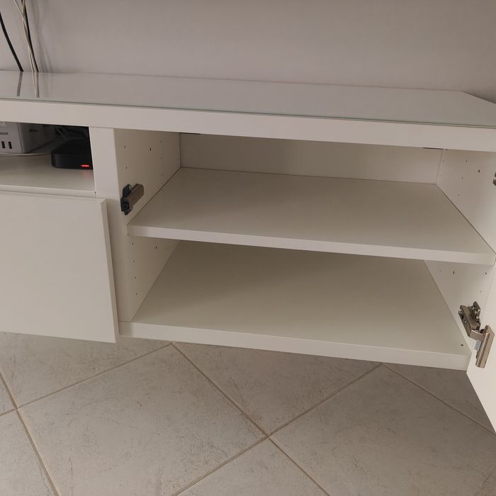 Móvel de TV Besta + Vidro Branco