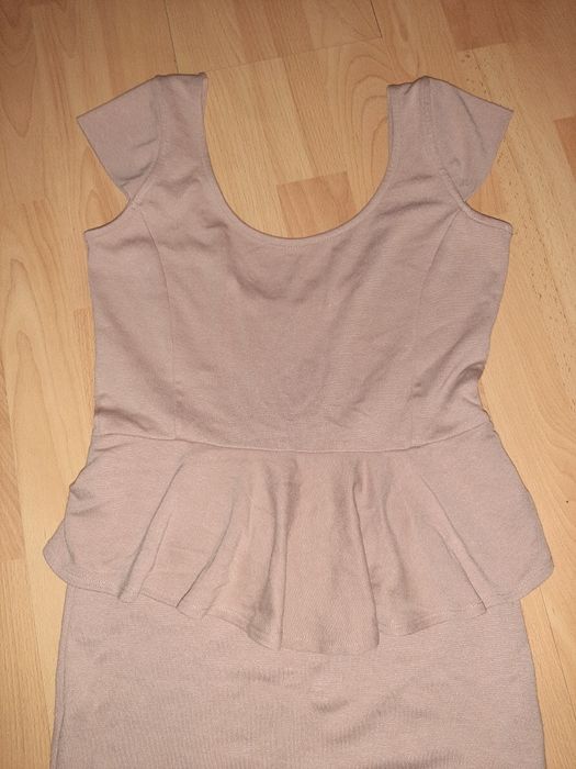 Sukienka z baskinką brąz capucino r M 36 38 Stradivarius mini