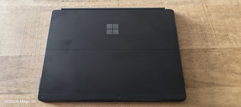 Microsoft Surface Pro x SQ1