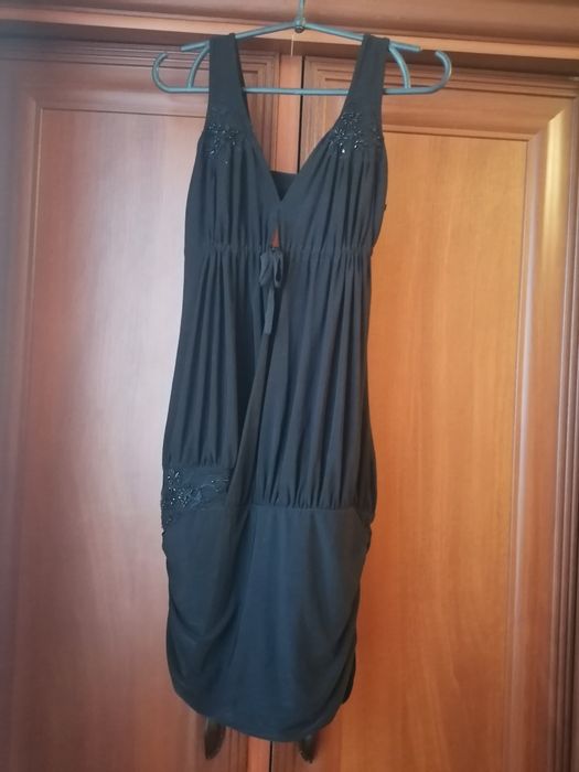 Коктельна чорна сукня