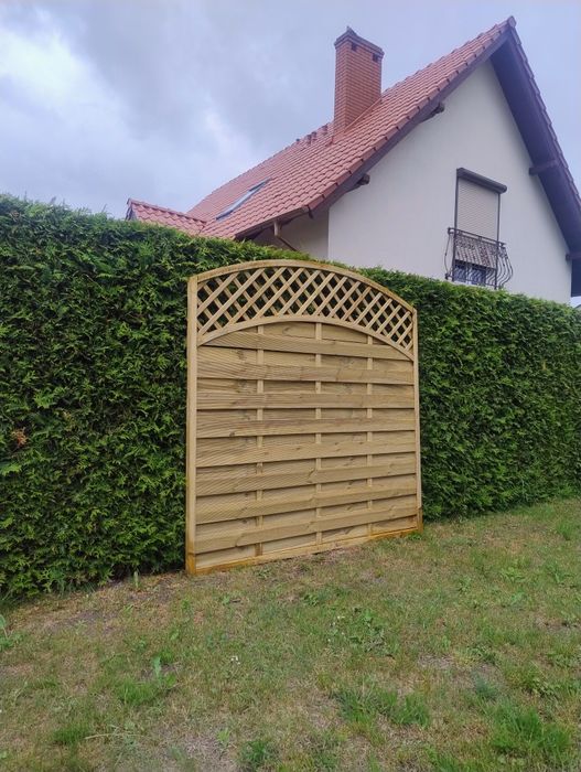 płot lamelowy z łukiem 180x180 SOLIDNY