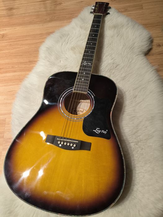 Nowa gitara akustyczna