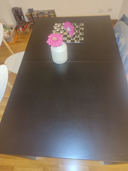 Vendo mesa e cadeiras