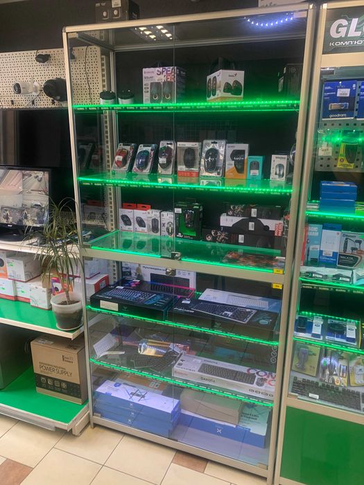 Скляна вітрина для офісу / магазину (стелаж, полка, витрина)