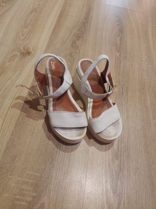 Босоніжки кожані