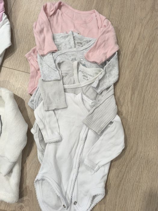 Paka ubrań 62 body, spodnie bluza, czapki