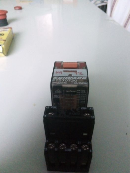 Проміжне реле з колодкою на дінрейку