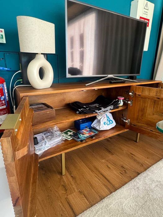 Aparador / Móvel de TV Estilo Mid-Century em Madeira Trabalhada