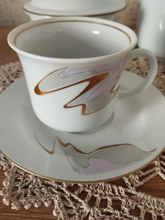 Частина порцелянового  сервізу