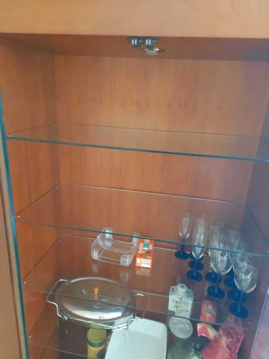 Móvel de sala de jantar em madeira