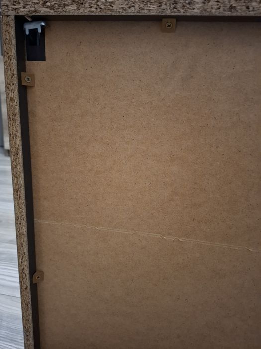 Szafka wisząca na ścianie