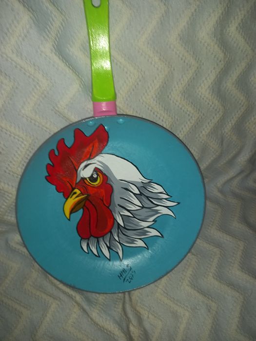 Frigideira reciclada e pintada à mão decorativa