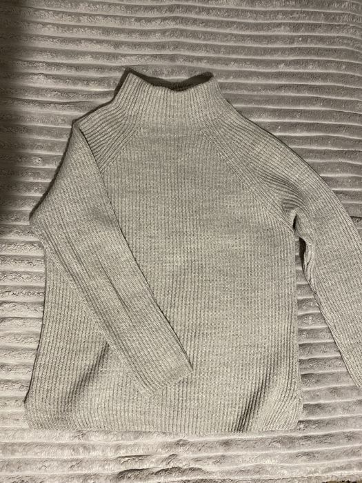 Светр сірий