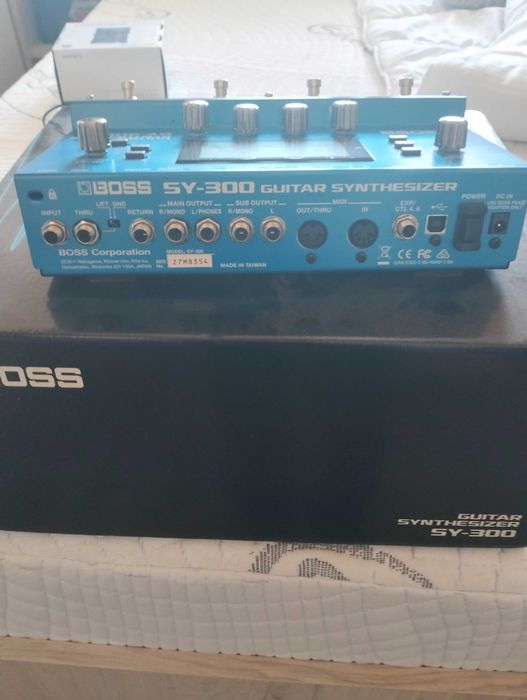Syntezator Boss SY-300