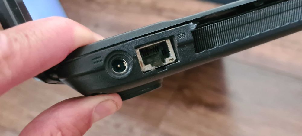 Laptom Acer Model E1-351GB9604G50Maks
