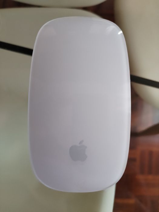 iMac Apple com teclado e rato