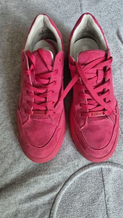 Sprzedam zamszowe  buty.