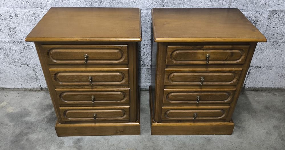 Par de mesinhas de cabeceira em madeira maciça de castanho , perfeito