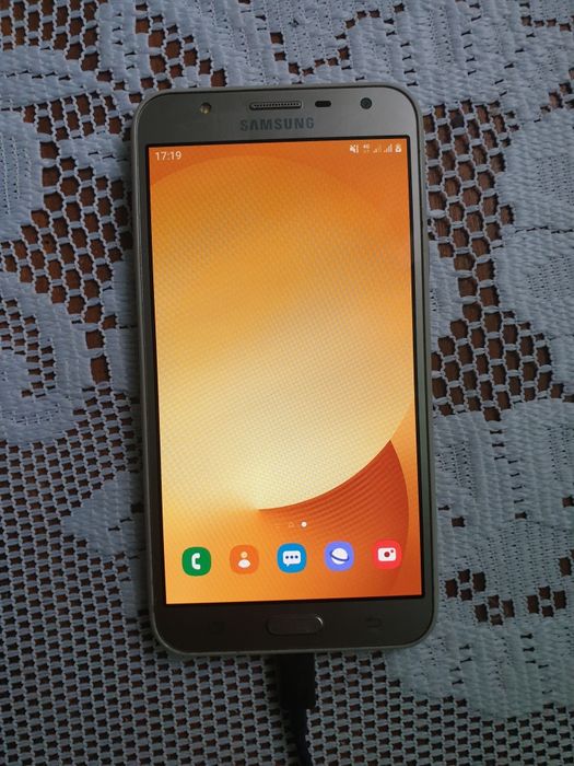 Смартфон Samsung j7 neo