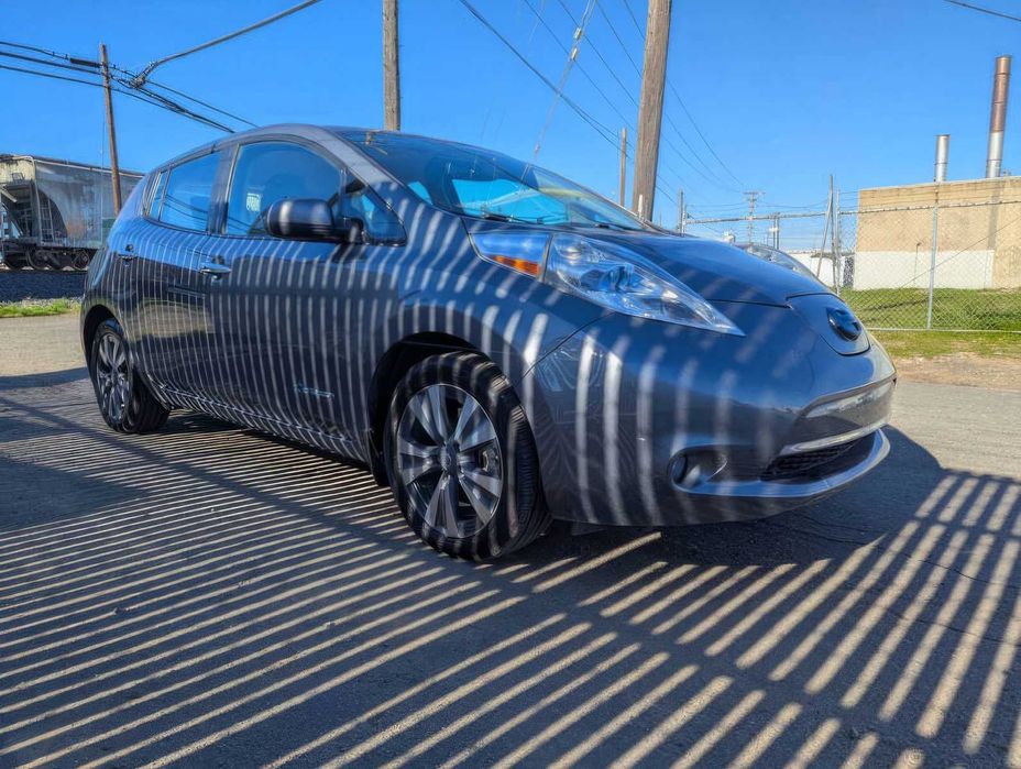 Nissan LEAF      2016