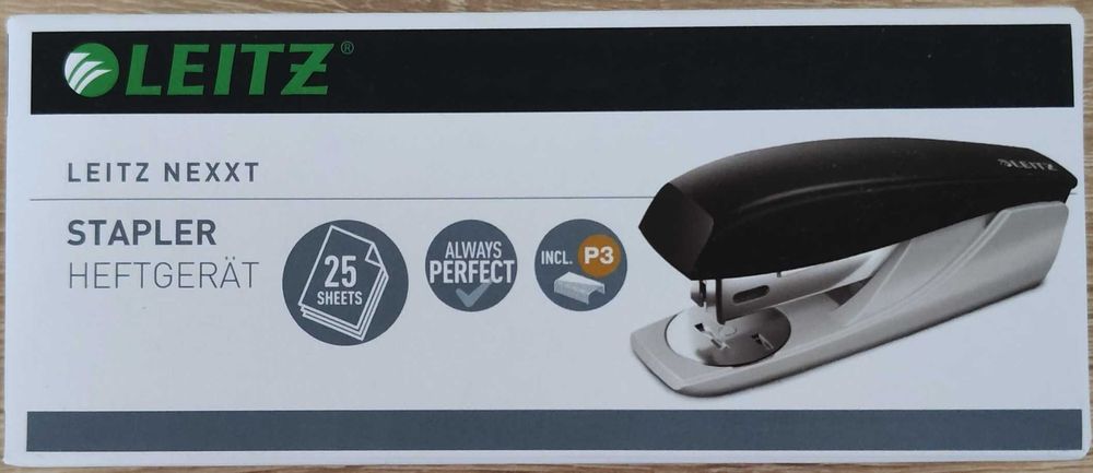 Leitz New NeXXt komplet dziurkacz i zszywacz czarny kolor