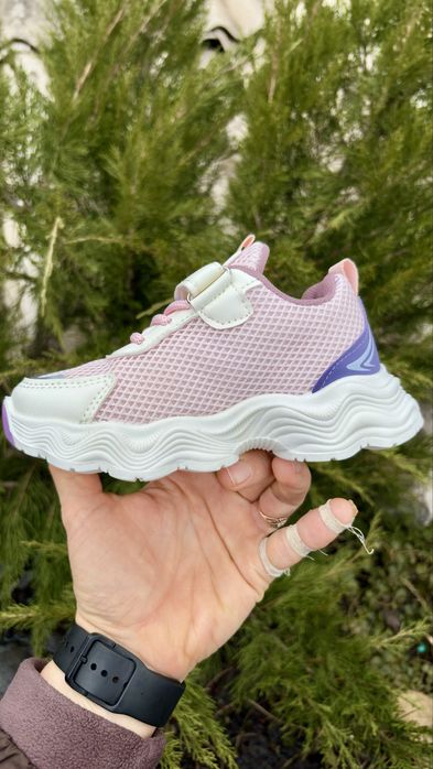 Кросівки для дівчаток  27,28,30 р