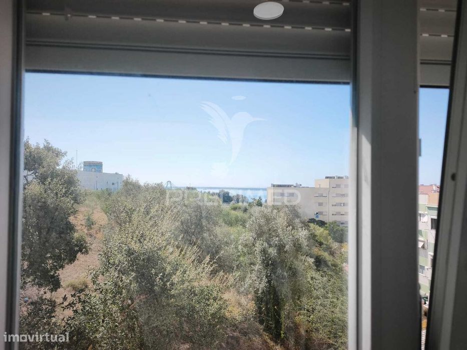 Apartamento T2 Remodelado com Arrecadação e Vista Rio – Setúbal