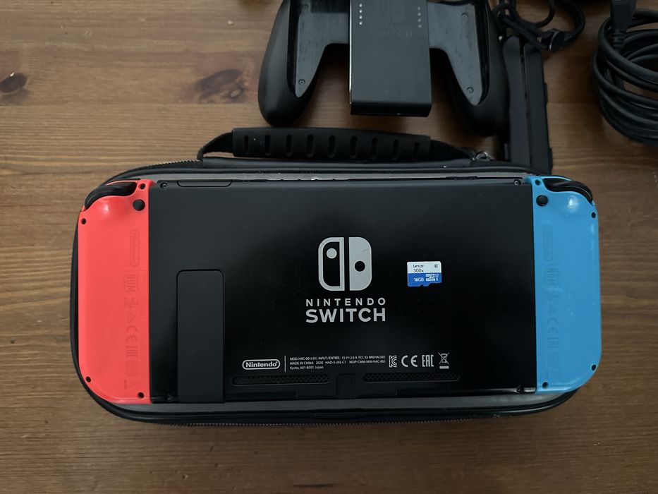Nintendo Switch V2 + acessórios