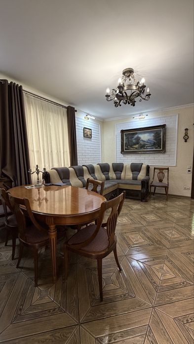Продаж напівособняка з ремонтом та каміном у центрі | вул. Василіянок