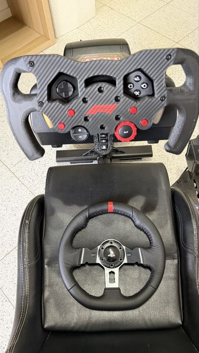 Cockpit PlaySeat + Logitech G29 com volante personalizado