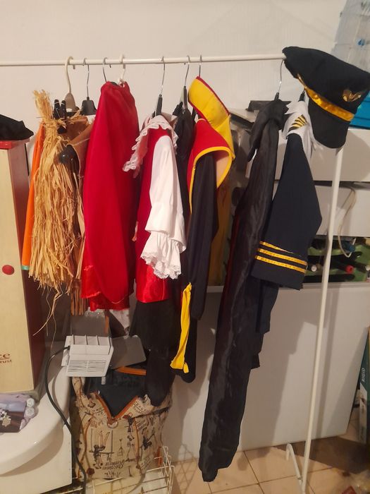 Algumas roupas para noite de auloine usadas em bom estado.