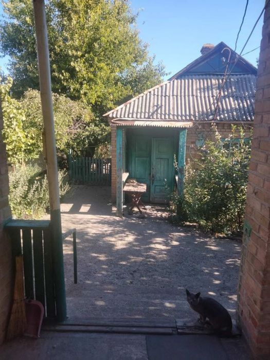 Продам два будинки на одній ділянкі.