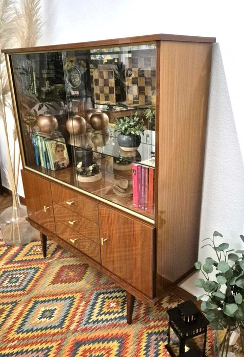 Vitrine / Aparador / Movel / Olaio / Vintage / Mesa
