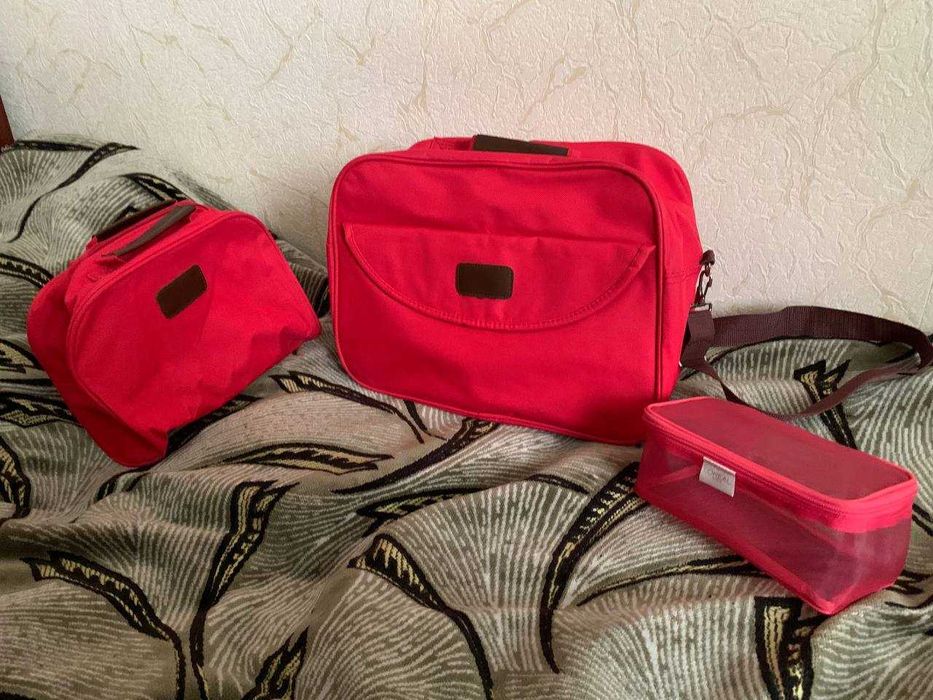 Комплект червоних сумок