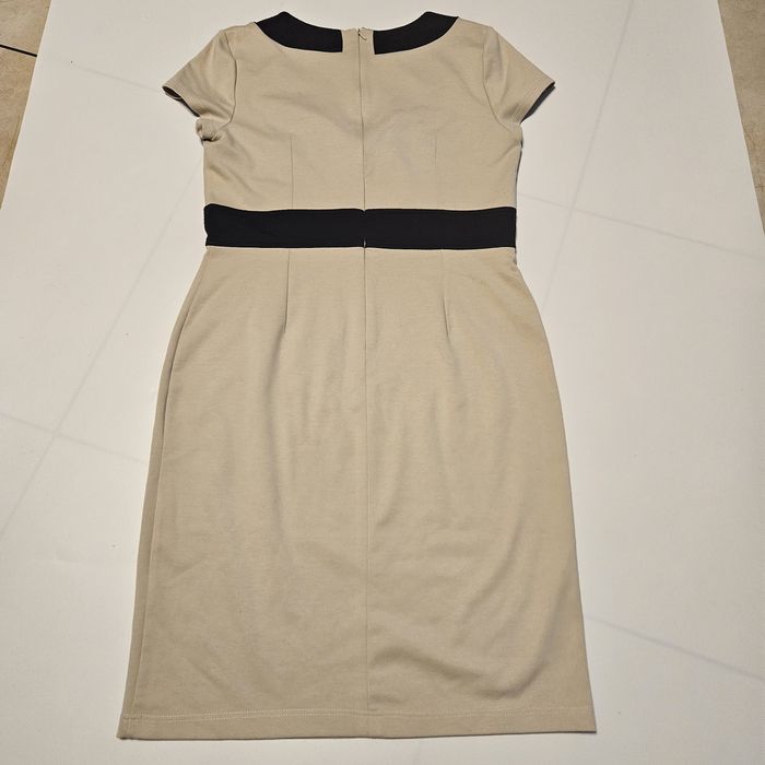 Sukienka wizytowa quiosque L 40 beżowa wiskozowa ołówkowa damska