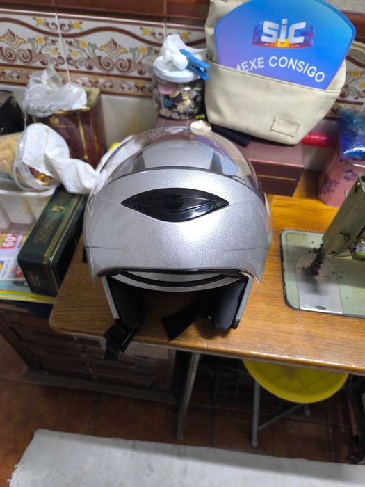 Capacete mota como novo